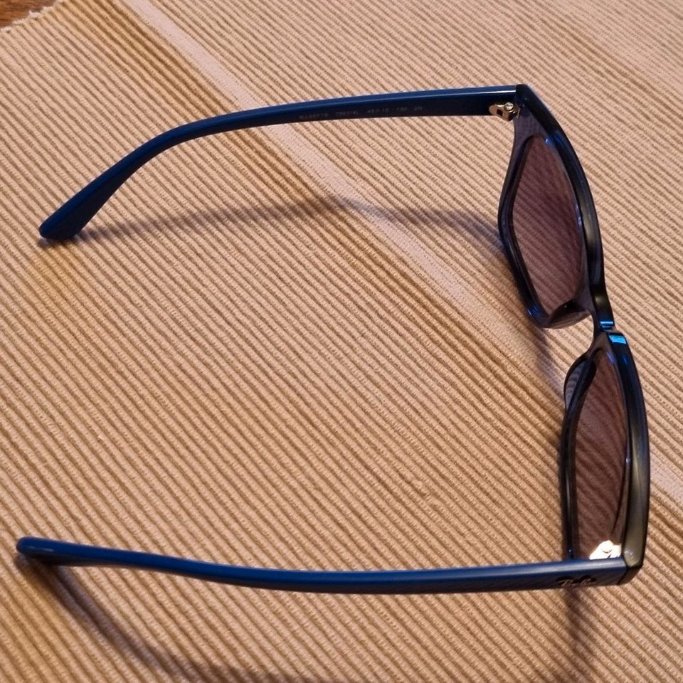 Ungetragene Ray-Ban Brille in Sehnde