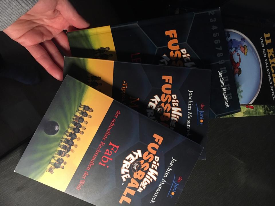 3x neu Die wilden Fussballkerle.11 Kicker und gratis Buch in Hannover