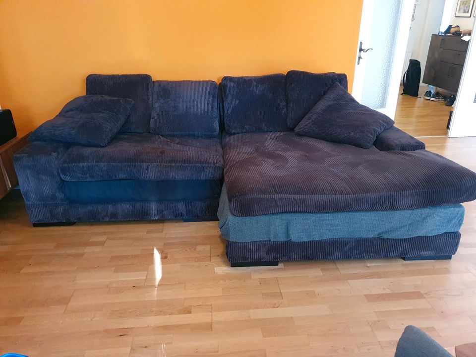 Sofa aus braunem Breitcord, 70er Jahre Look Couch in Hamburg