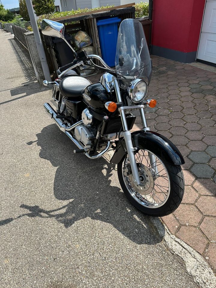 Honda Shadow 125 in Ihrlerstein