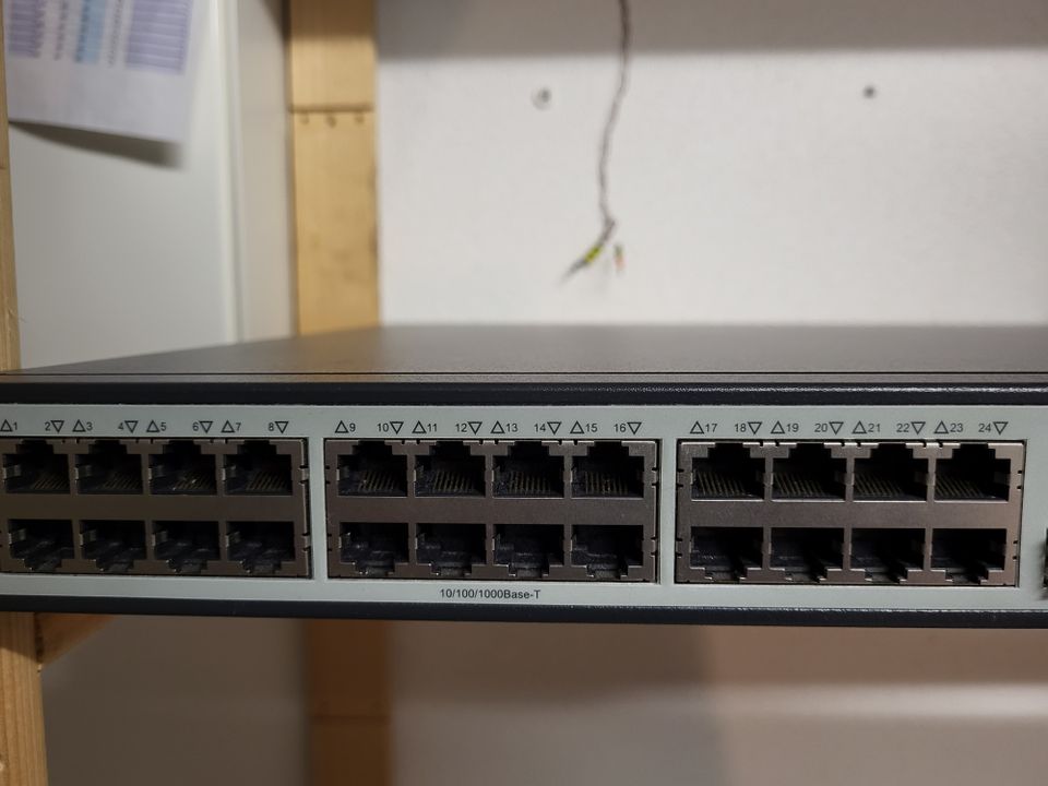 HP V1910-24G-POE Switch in Markdorf