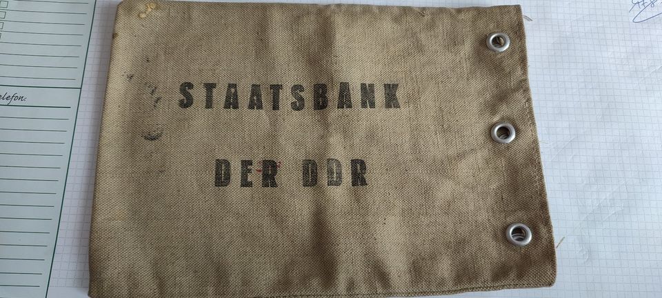 3 leere Geldbeutel /  Staatsbank der DDR und Deutsche Bundesbank in Harsum