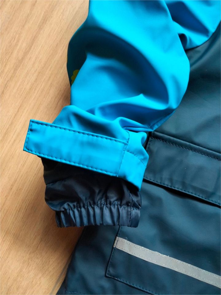 Dino Regenjacke mit Kapuze X-MAIL Jungen 104/110 blau NEU in Radegast