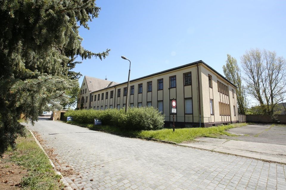 Gewerbefläche in etablierter Lage als Büro oder Lager in Halle