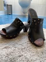 Hochwertige Clogs von ESPRIT, schwarz Gr. 38, mit Stern-Nieten Nordrhein-Westfalen - Siegburg Vorschau