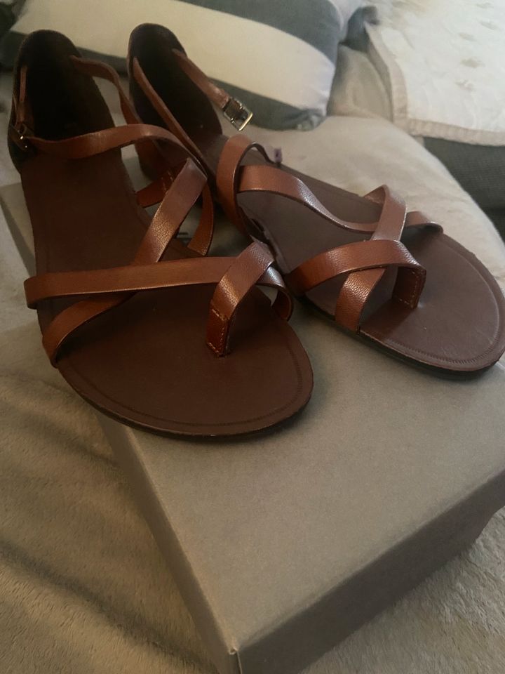 Damen Schuhe Sandalen Leder neu in Potsdam