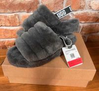 UGG Hausschuhe Silber / grau Neu mit Karton Bayern - Karlsfeld Vorschau