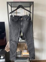 Schwarze Jeans mit used Look Ludwigsvorstadt-Isarvorstadt - Isarvorstadt Vorschau