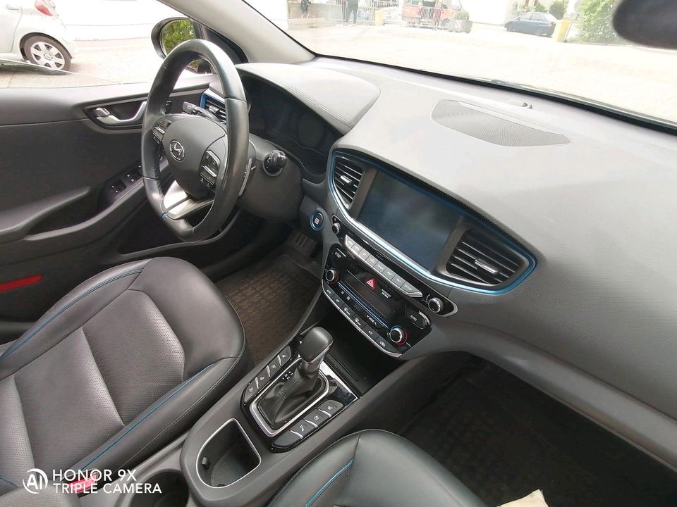Hyundai IONIQ 1,6  PLUG-IN HYBRID Premium in Reischach