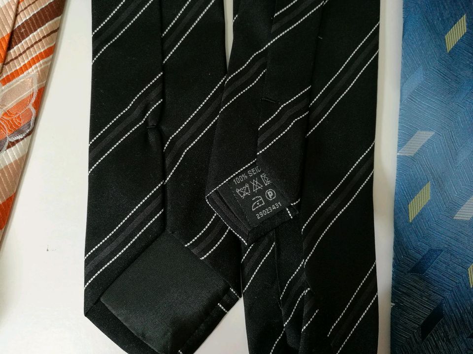 verschiedene Herren Krawatten aus Seide in München
