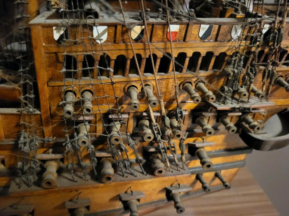 Altes Schiff aus Holz in Schwarme