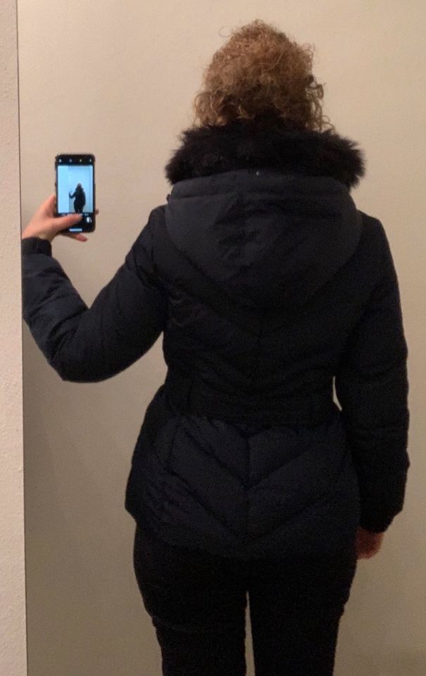 Esprit Winterjacke in blau in Stuttgart