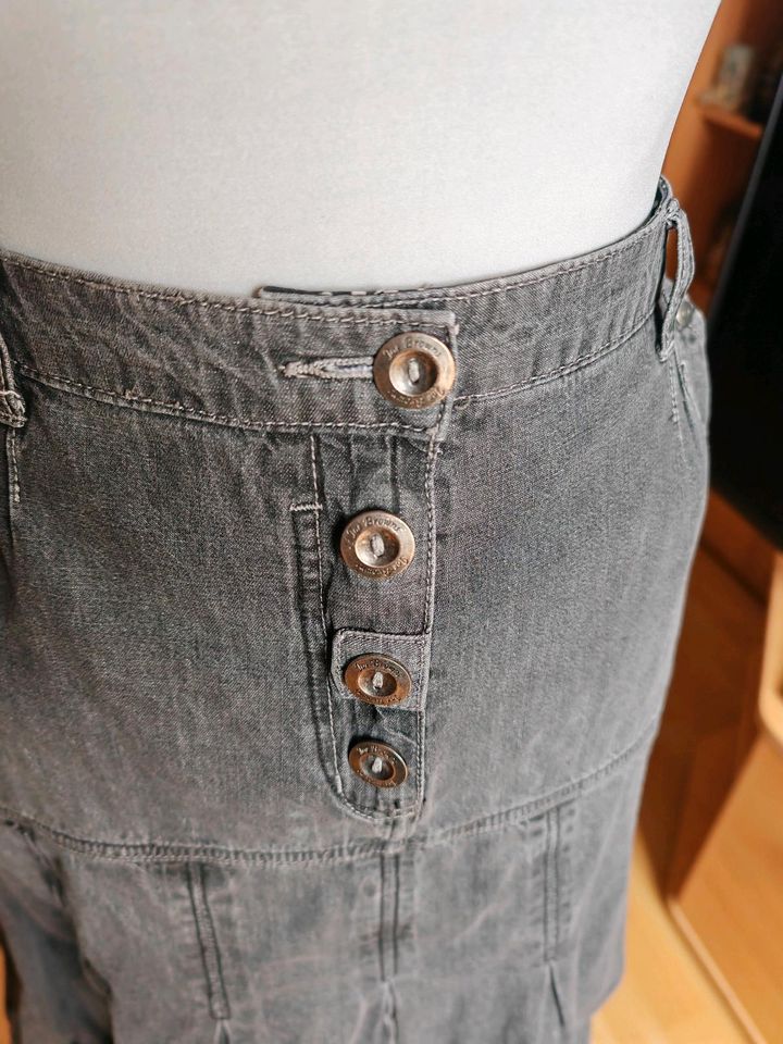 Jeansrock schwarz v. Sheego, Gr. 52 m. Reißverschluss, knielang in Bayern -  Roth | eBay Kleinanzeigen ist jetzt Kleinanzeigen