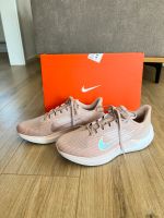 Nike Turnschuhe, Sneaker Niedersachsen - Wendeburg Vorschau