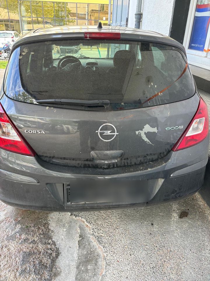 Opel Corsa D Frontschaden in München