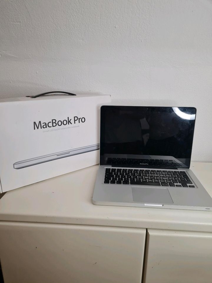 MacBook pro 13-inch widescreen in Stadtallendorf