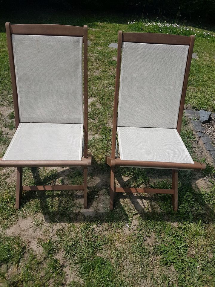 zwei Gartenstühle Holz klappbar Textilbespannung in Grevenbroich