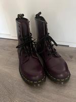 Dr.Martens Schuhe Gr.40 8 Loch Stiefel lila Nordrhein-Westfalen - Vlotho Vorschau