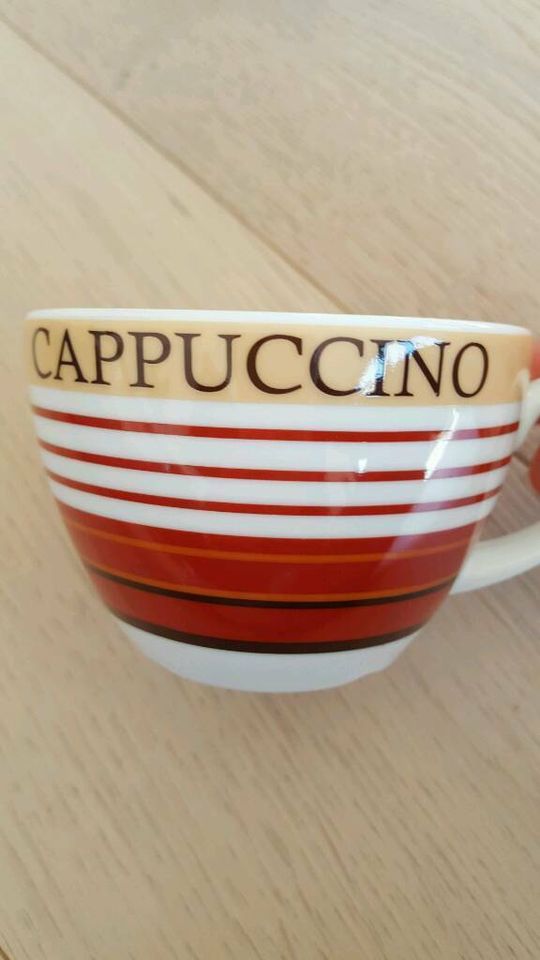 Cappuccino-Tassen von "B" in Offenbach