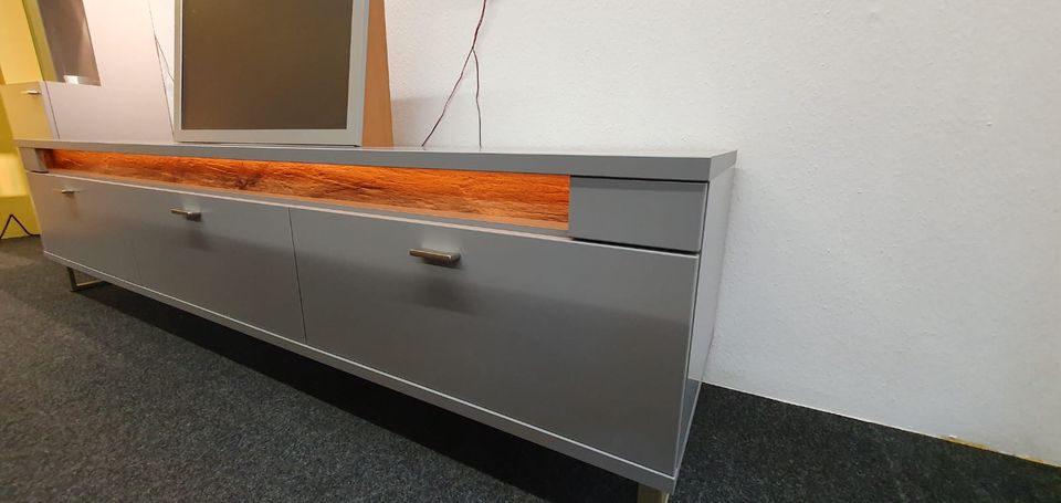 Wohnwand Marcille B/H/T ca. 285 x 178 x 50 cm  best. aus TV-Unterteil, Vitrine, Wandboard in Schwandorf