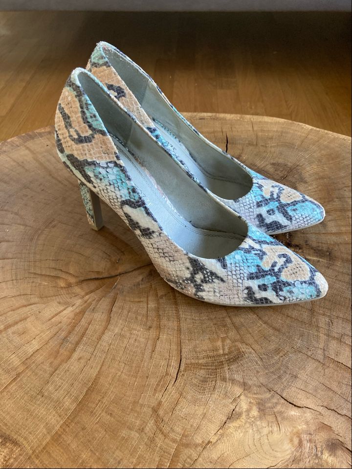 Pumps Leder Weiß Beige Hellblau Grau Animal von Marco Tozzi Gr.39 in Braunschweig