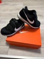 Neuwertige Nike Schuhe Größe 31 Bayern - Waldstetten Vorschau