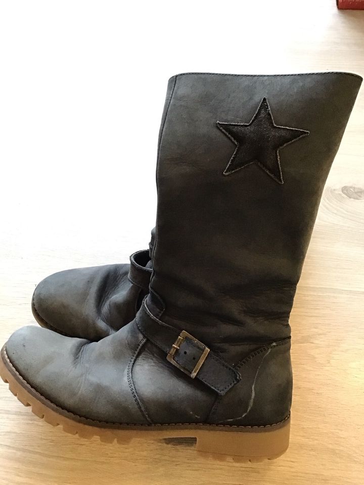 Winterstiefel Mädchen Größe 38 zu verschenken in Bergisch Gladbach