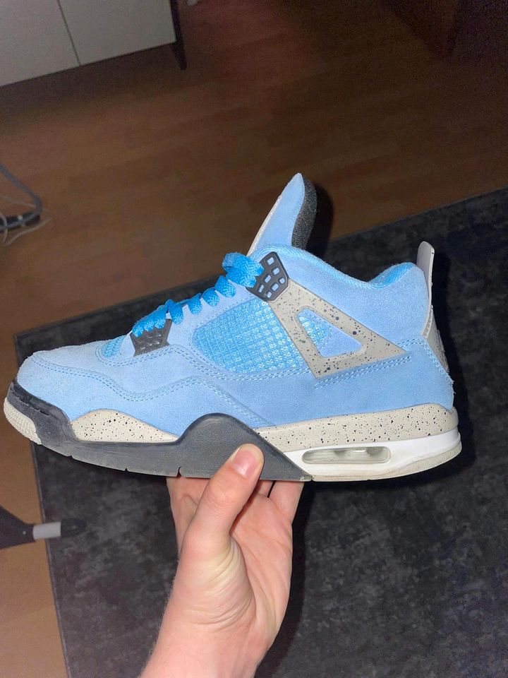 Jordan 4 University blue in Bietigheim-Bissingen