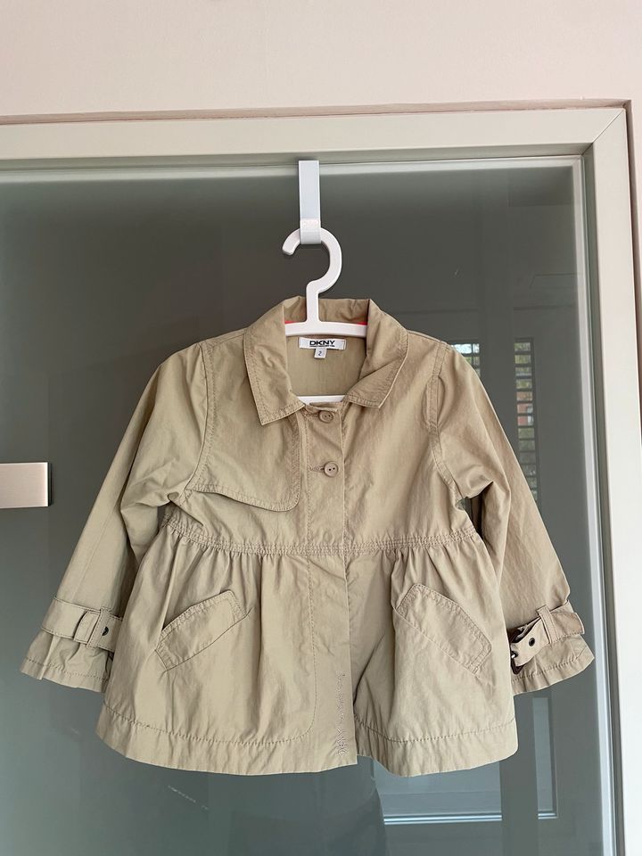 Mini Trenchcoat von DKNY Gr. 2 Jahre in Wiesbaden