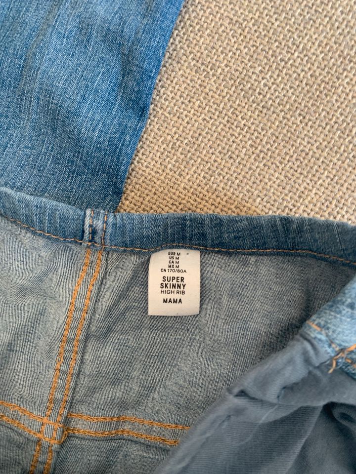 H&M Jeans M Schwangerschaftskleidung in Düsseldorf