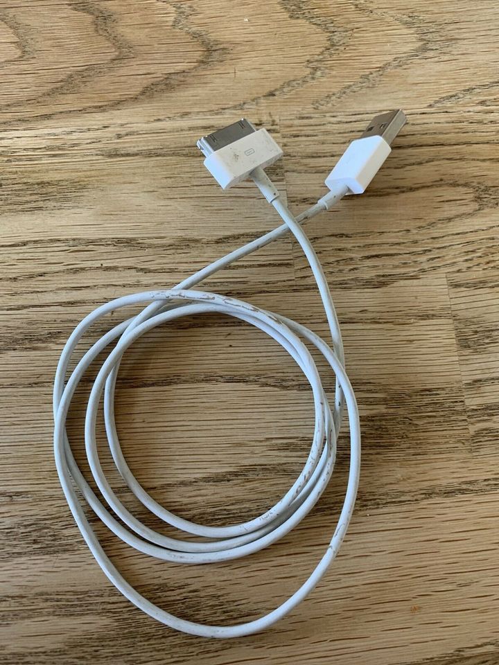 Apple iPhone / iPod / iPad 30 Pin USB Kabel in Tuttlingen