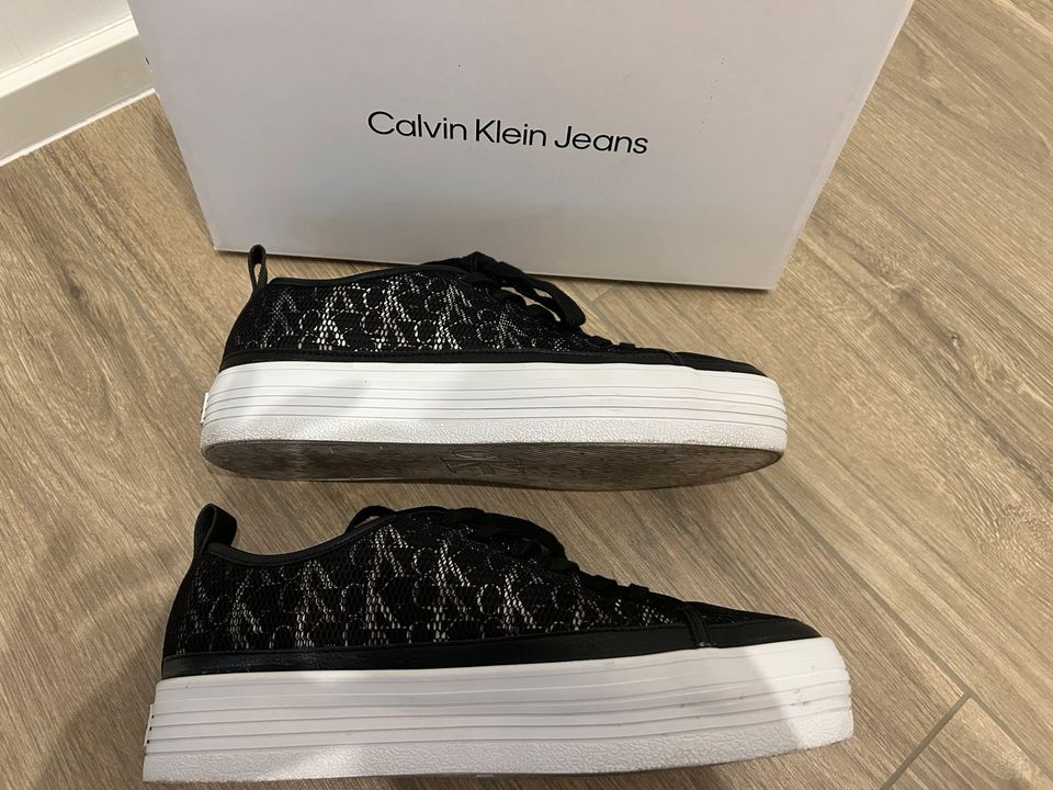 Calvin Klein Schuhe Sneaker Stoffschuhe schwarz/weiß Gr.40 Neuwe. in Hennef (Sieg)