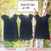 2x Plissee Kleid Gr.92 C&A  schwarz gold-gepunktet Zwillinge Mecklenburg-Vorpommern - Gnoien Vorschau