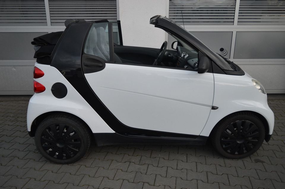 Smart ForTwo Cabrio Pure MHD*Automatik*Sitzheizung*TÜV in Sindelfingen