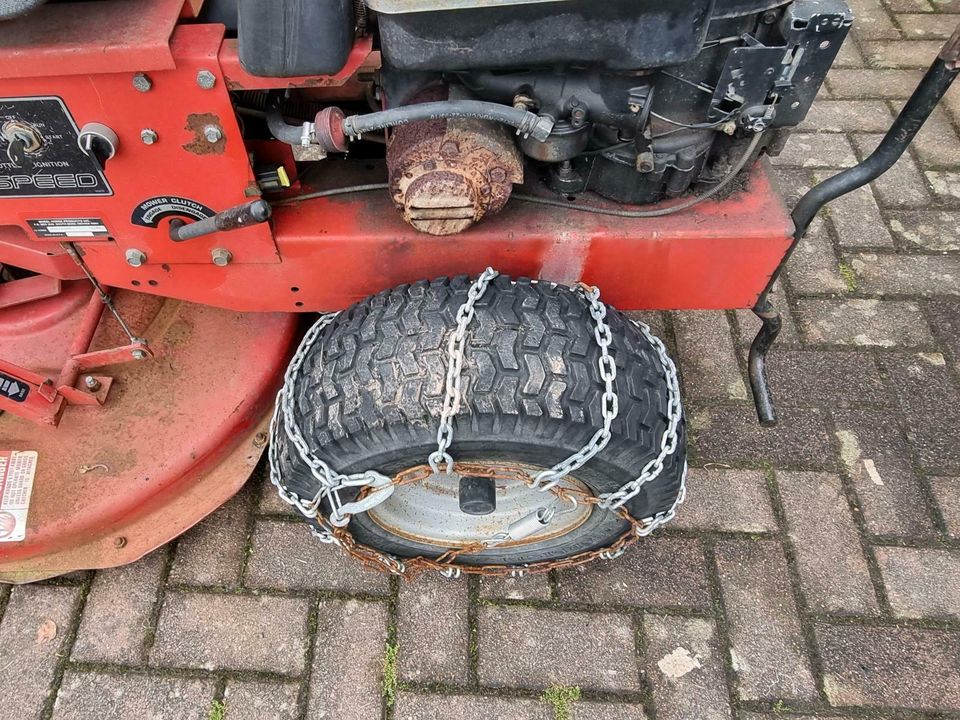 Traktorrasenmäher/Bulldograsenmäher mit schneeschild in Hammelburg