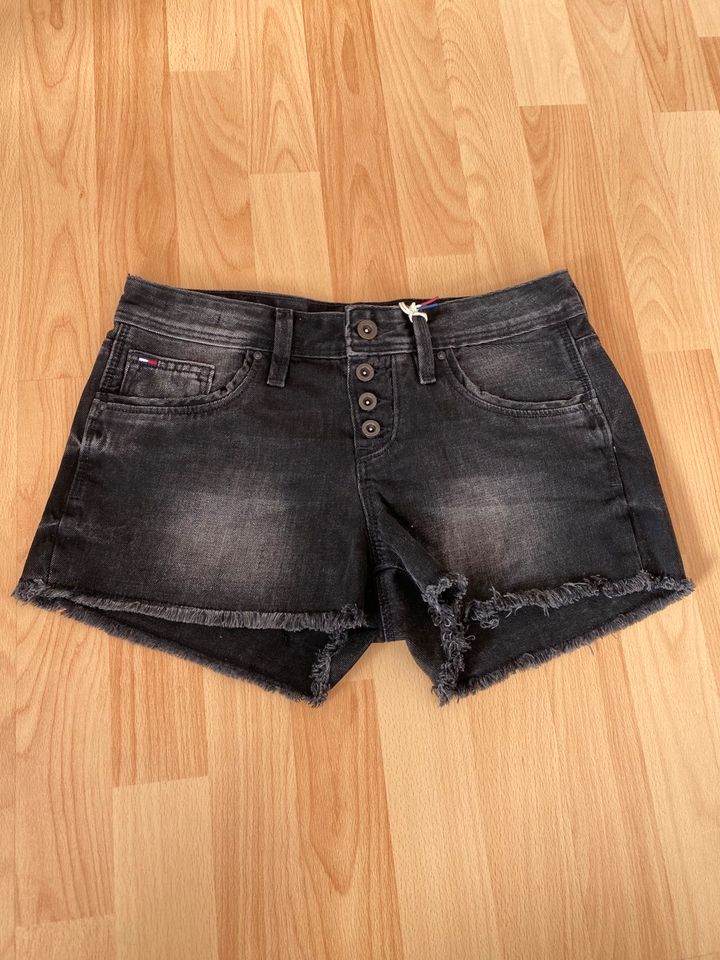 Schwarze Jeansshorts Tommy Hilfiger in Nastätten