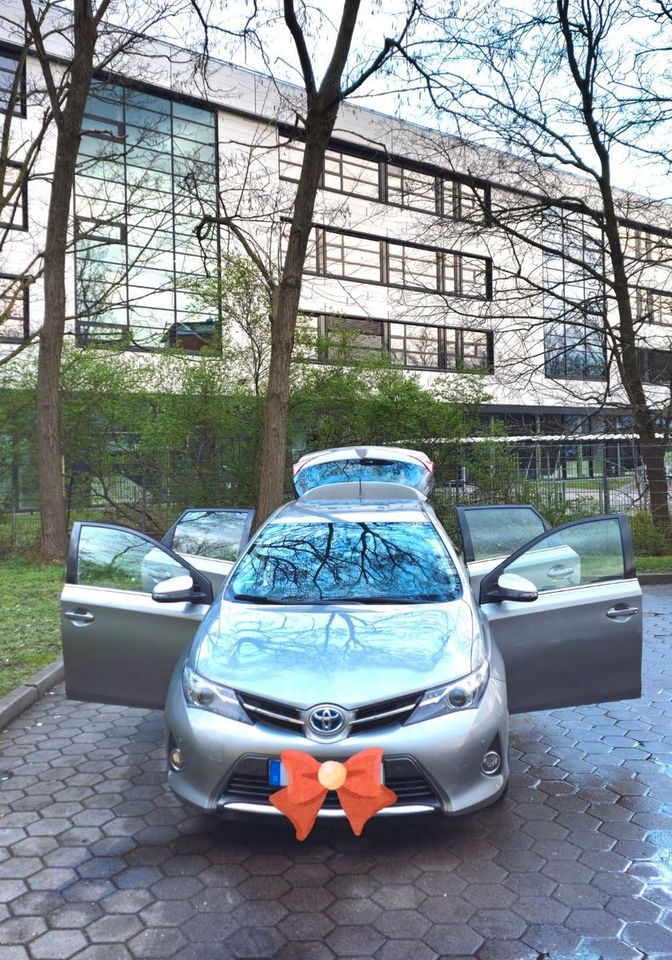 Toyota Toyota Auris Hybrid 1.8 Life+ (Navi, Kamera Top) in Hamburg
