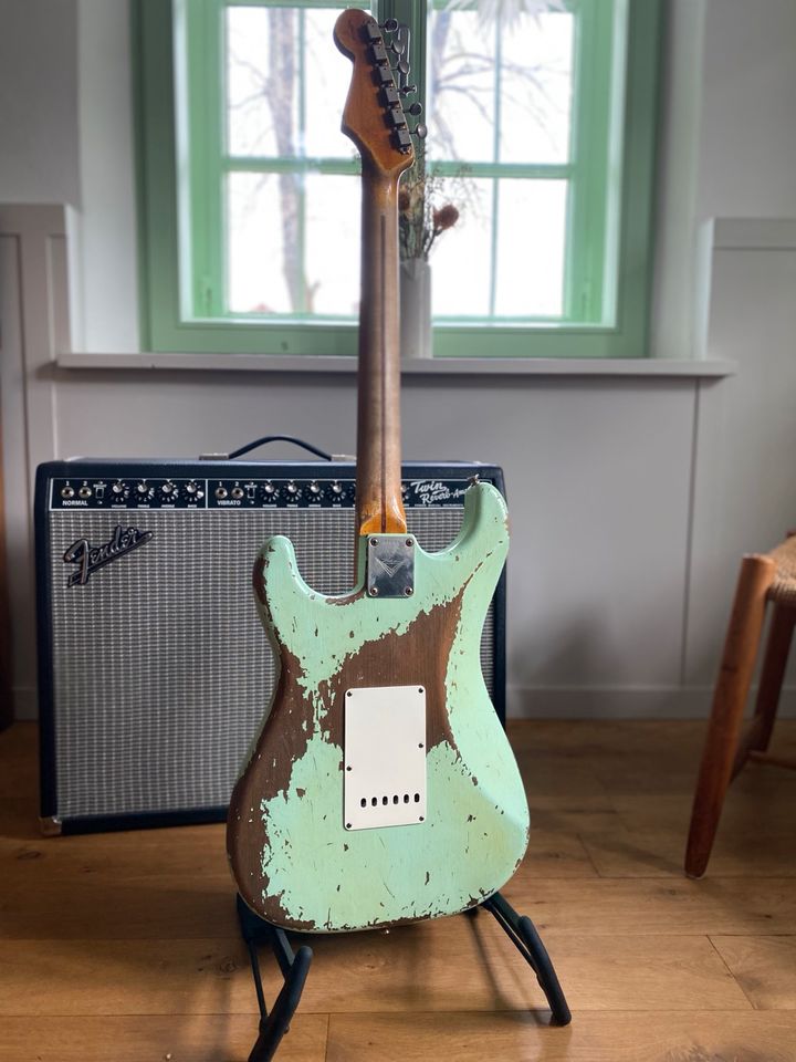 Fender Custom Shop 57‘ Strat Super Heavy Relic - Surf Green in Sauerlach