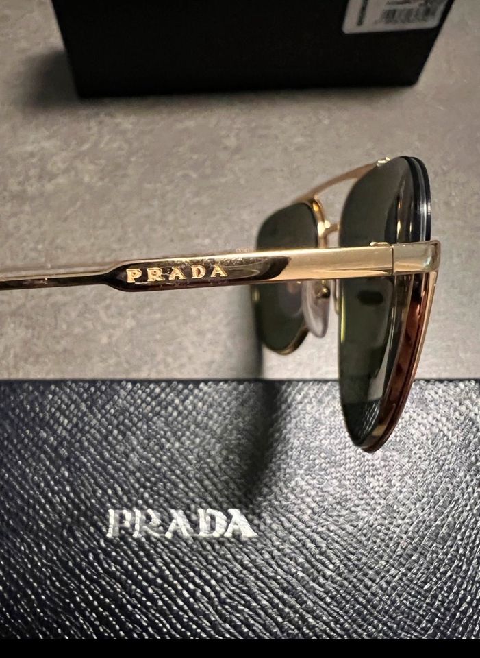 Sonnenbrille Prada Original Neuwertig in Kempen