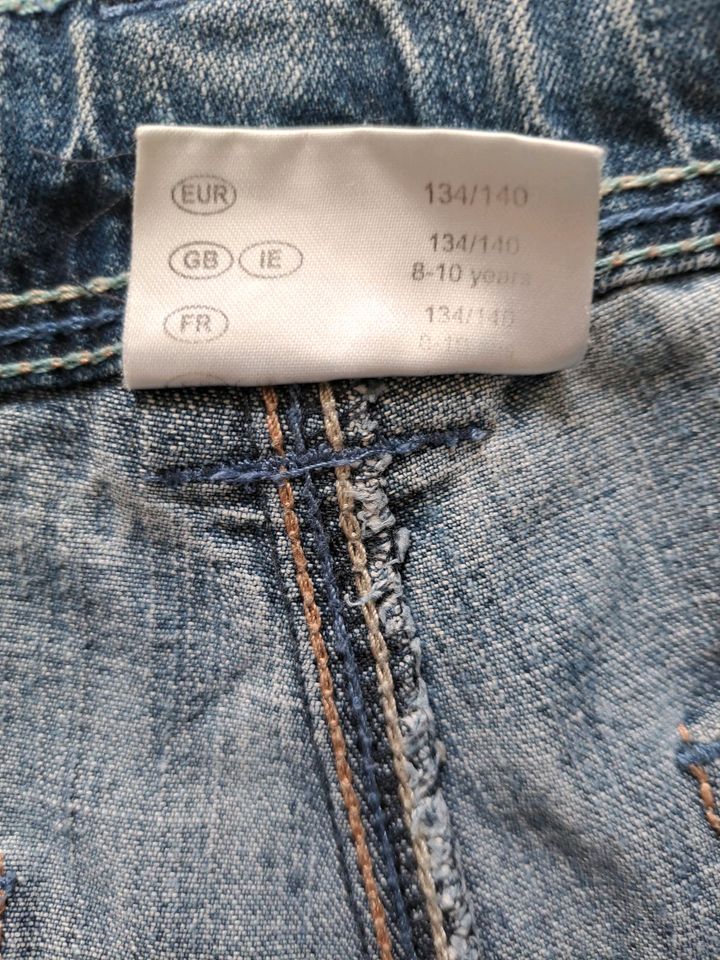 Jungen Shorts in Größe 140 in Barendorf