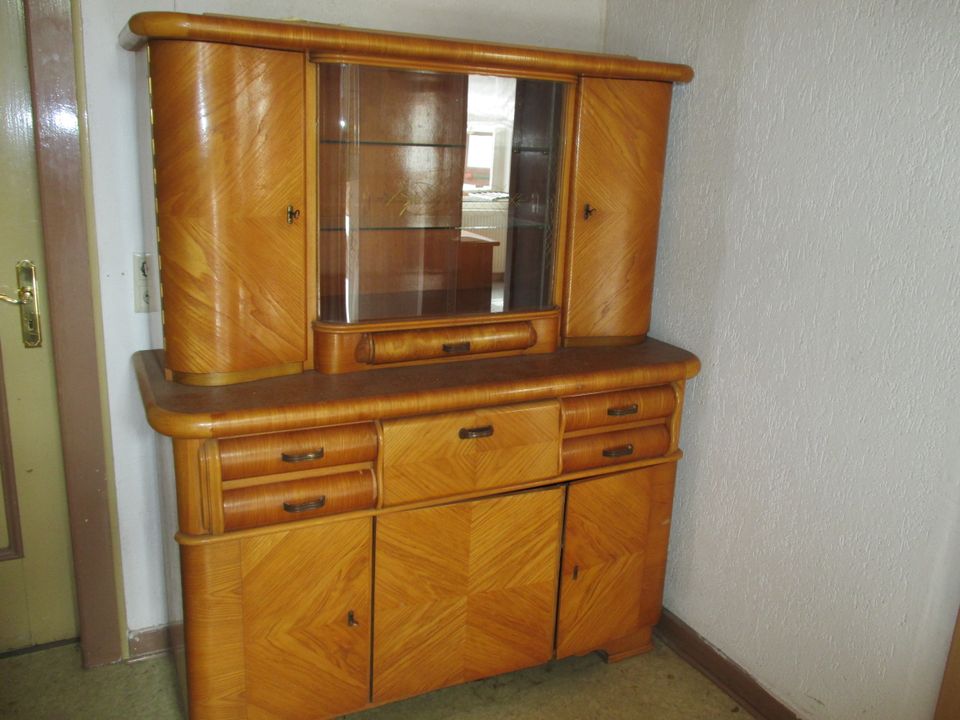 Omas alter Küchenschrank, Buffetschrank in Niederaula