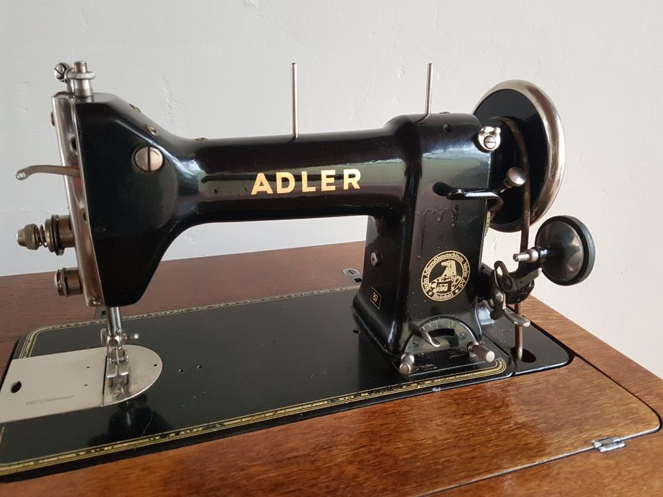 Vintage- Nähmaschine Adler im Möbelschrank in Mannheim