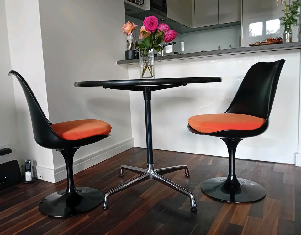 KNOLL INTERNATIONAL: SAARINEN Tulip-Chair nero/orange in Hamburg