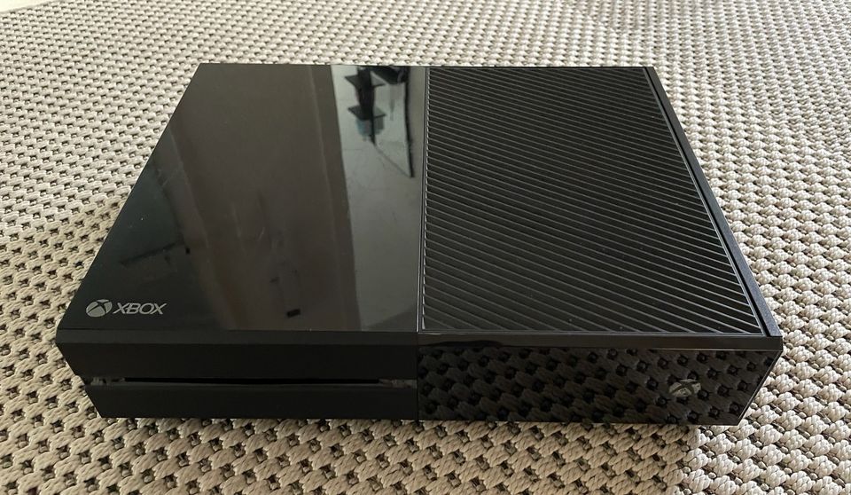 Xbox One schwarz 500GB in Bischberg