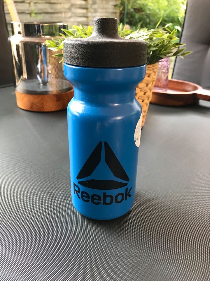 Reebok Sport Trinkflasche blau, sehr guter Zustand in Heilbronn