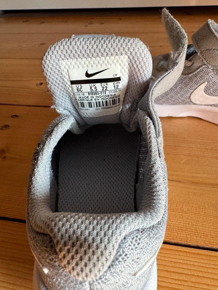 Sneaker von Nike (Größe 22) in Lengede