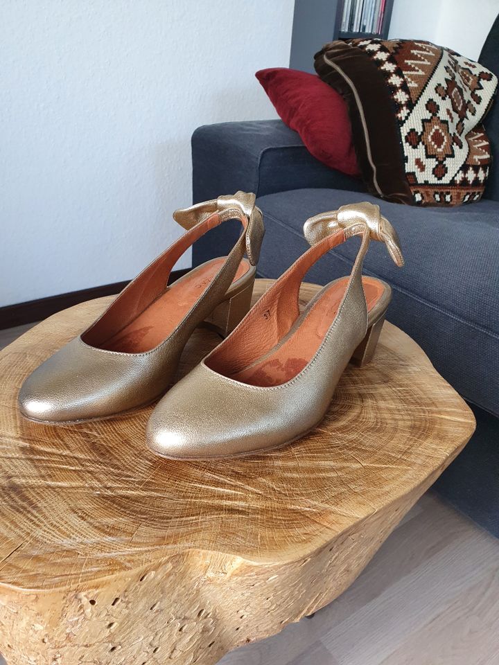 Wie neu: Goldene Sling Pumps von Balzac Paris, made in Portugal in Kiel