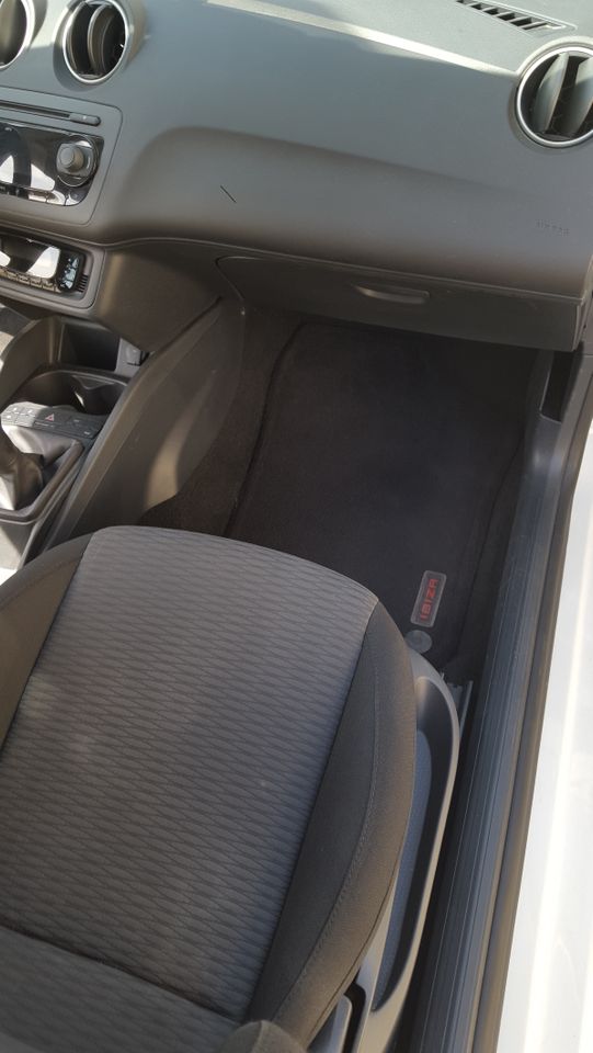 Seat Ibiza 6J SC Sport in weiß 1,4 16V/63kW Benzin 07/2011 in Taucha