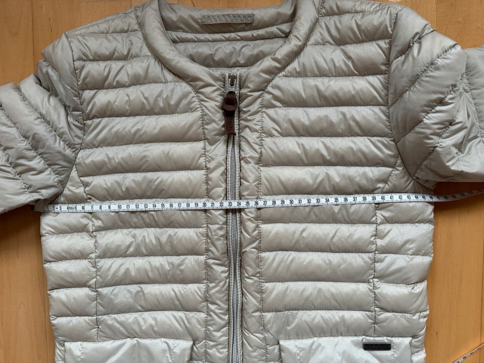 Woolrich gesteppte Daunenjacke Creme Champagner Gr. M in Hannover