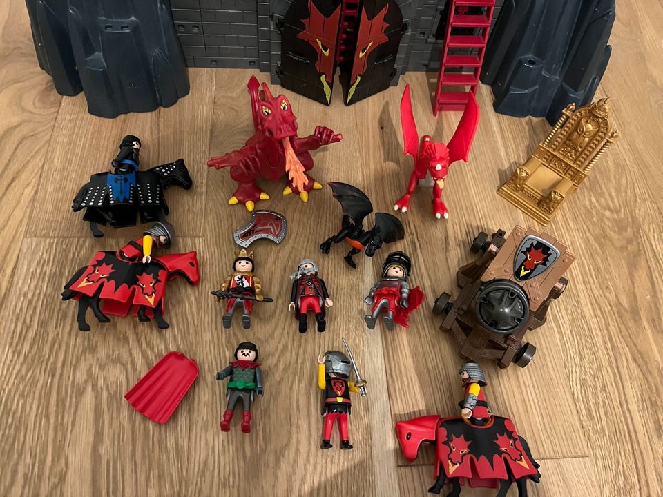 Playmobil Drachen Ritterburg Novelmore mit Zubehör 70x 70 in Isernhagen